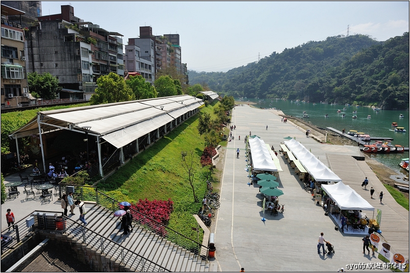 【台北 親子景點】碧潭 | 適合全家的步道健行、吊橋賞景、踩船放空