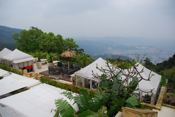 【台北 景觀餐廳】陽明山上的巴里島風。屋頂上